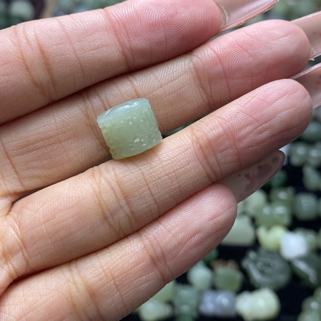 小***、和田玉未镶嵌颈饰