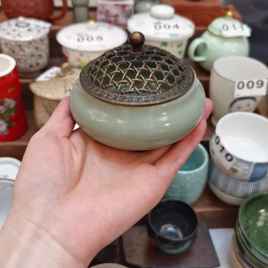 淡***儿新号开播，持续放漏，中古品默认微瑕。