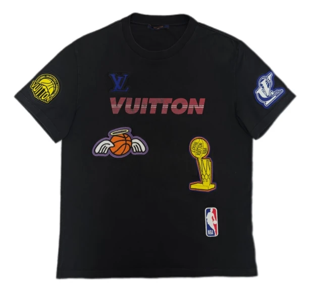99新 LouisVuitton/路易威登 黑色nba联名logo圆领短袖XL码