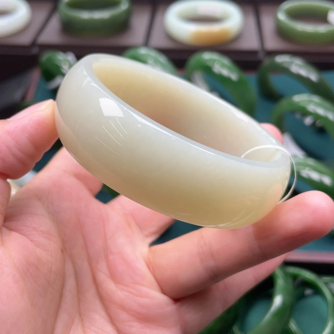 未镶嵌手镯和田玉