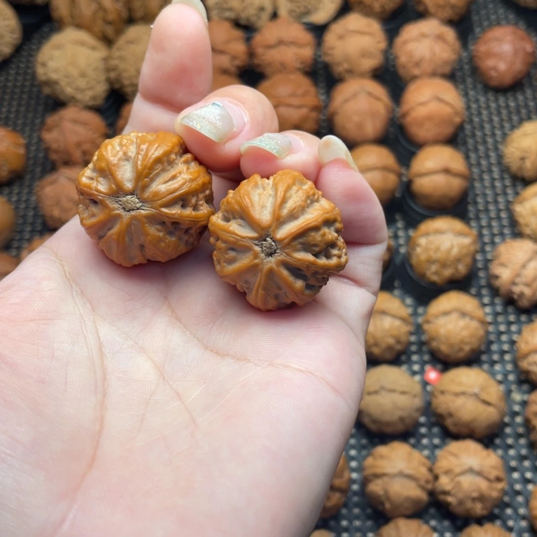 哈***哈文玩把件野生雪花烙