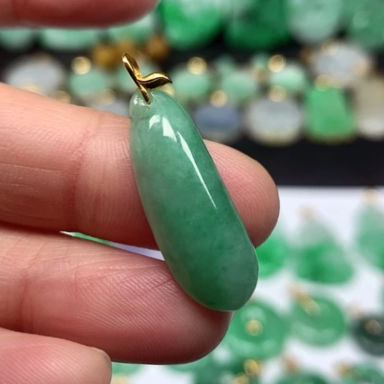 翡翠吊坠(不含链)18K金镶嵌