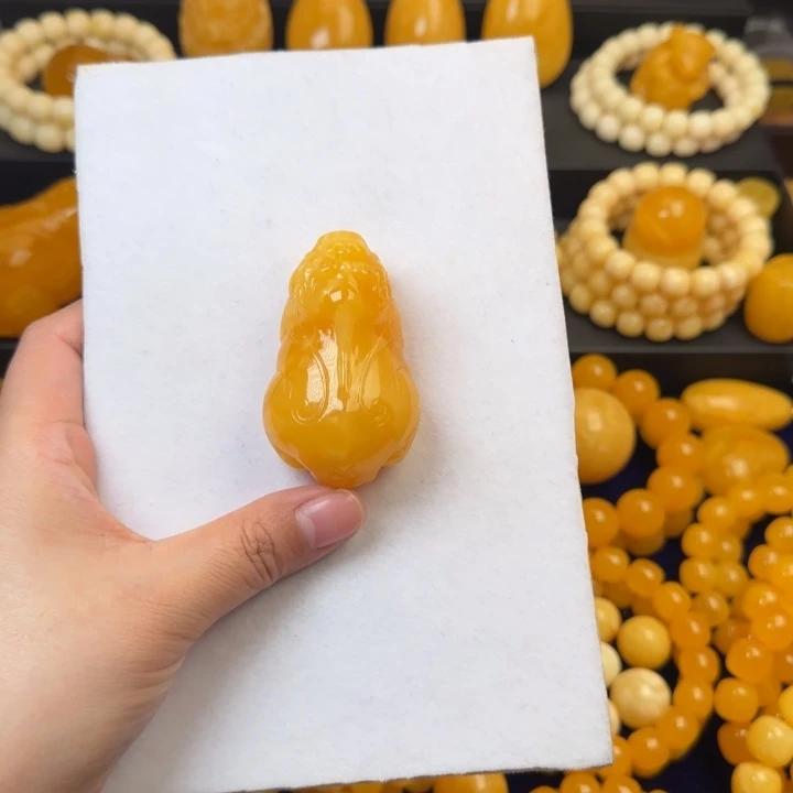 蜜蜡未镶嵌颈饰貔貅吊坠