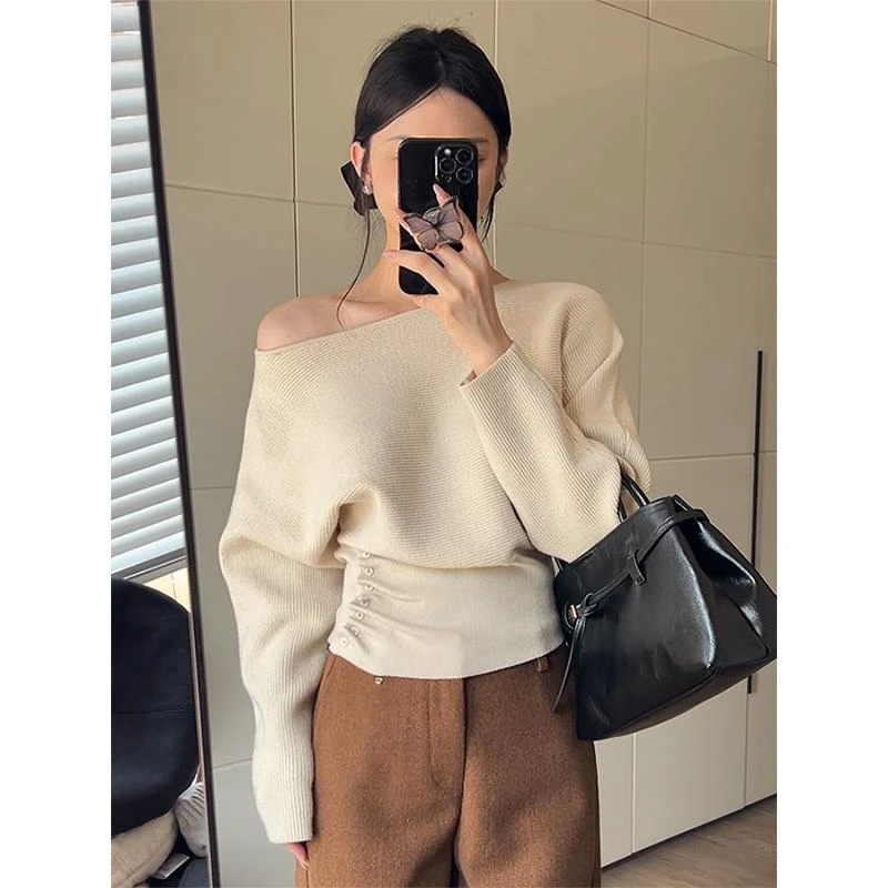 气质斜领设计感露肩长袖毛衣女秋冬季新款蝙蝠袖褶皱收腰针织上衣