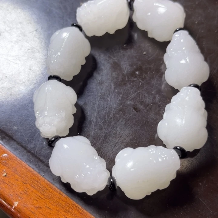 石英质玉未镶嵌颈饰