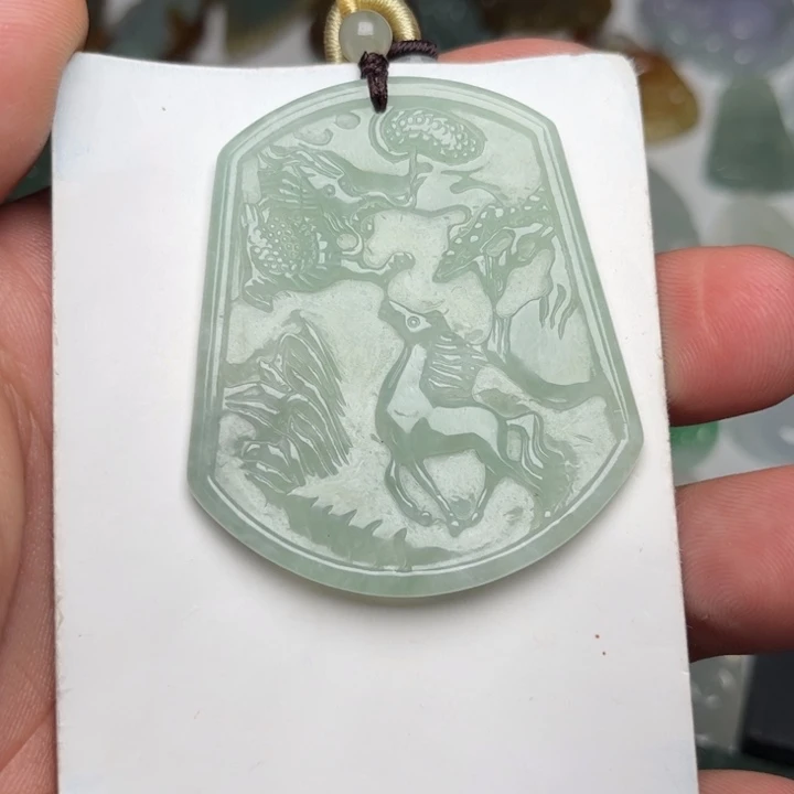 翡翠未镶嵌颈饰龙马