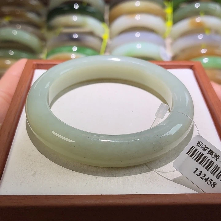 和田玉未镶嵌手镯4 56