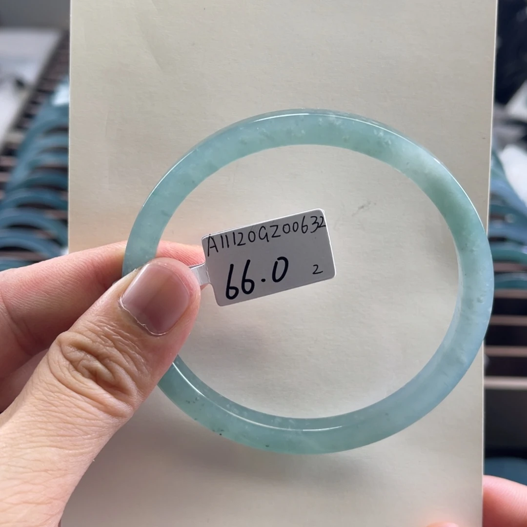 好***在翡翠未镶嵌手镯66.02