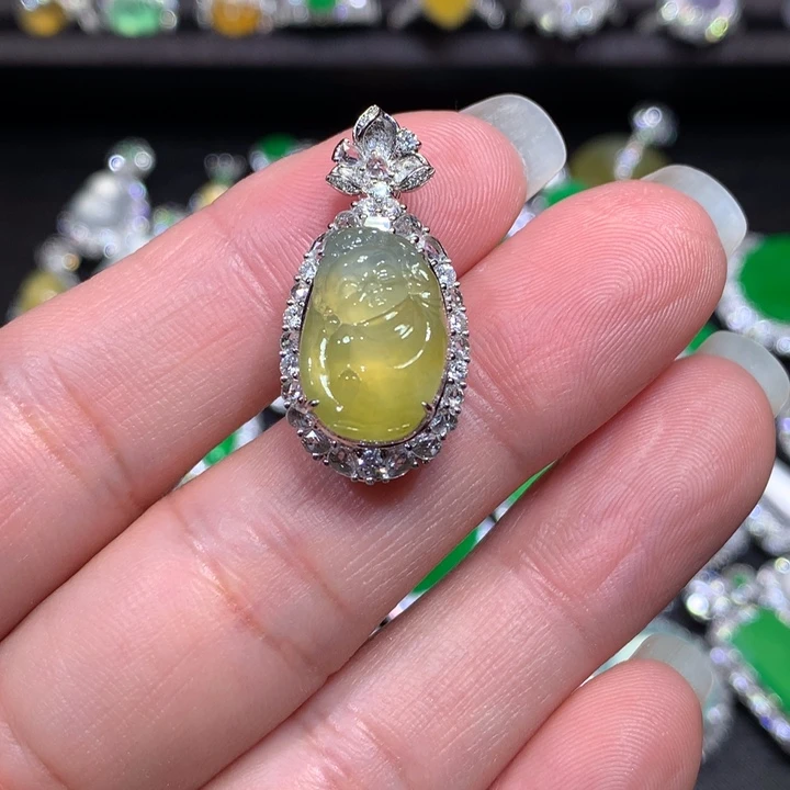 翡翠18K金镶嵌颈饰冰黄宝宝佛