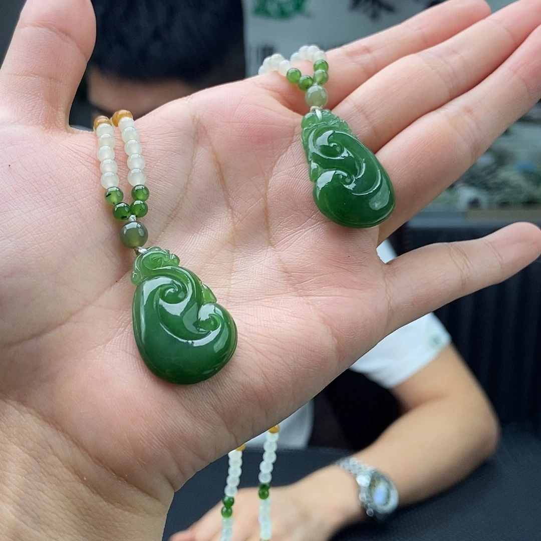 和田玉未镶嵌颈饰颜色多样性发拍一发一