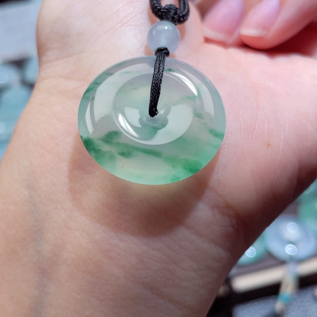 颈饰未镶嵌翡翠平安扣