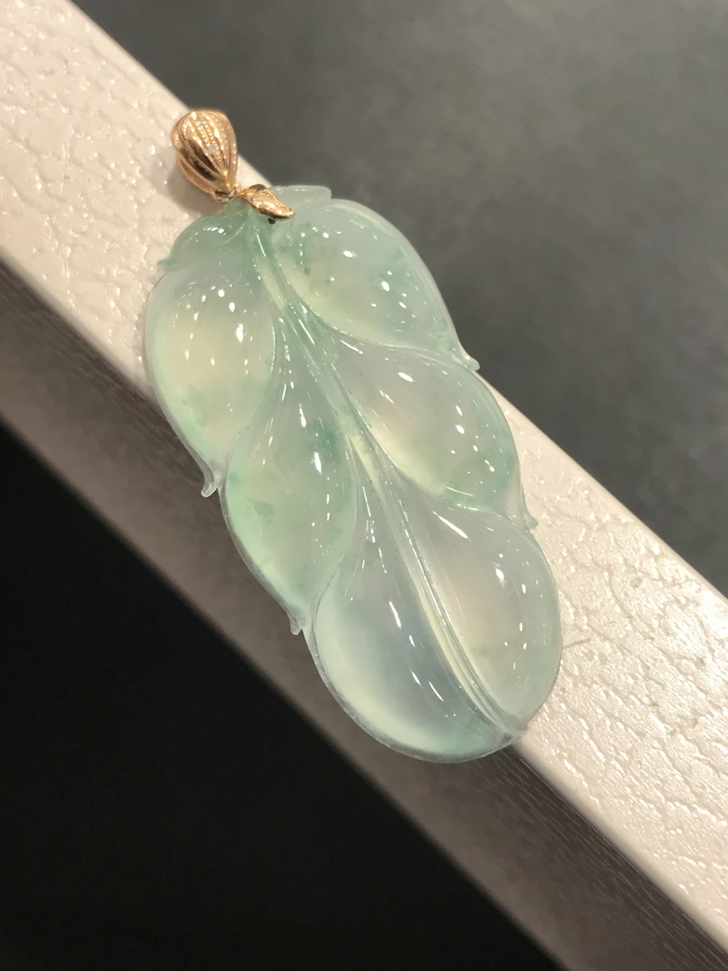 冰种飘绿花种老肉细精美时尚翡翠叶子