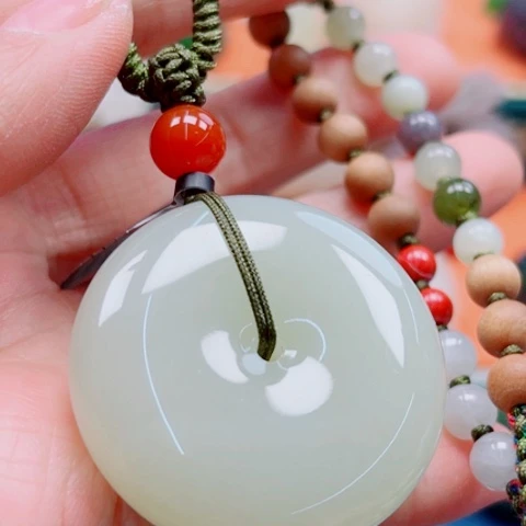 和田玉颈饰18K金镶嵌