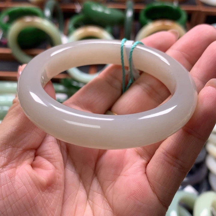 【闪购商品】未镶嵌手镯和田玉