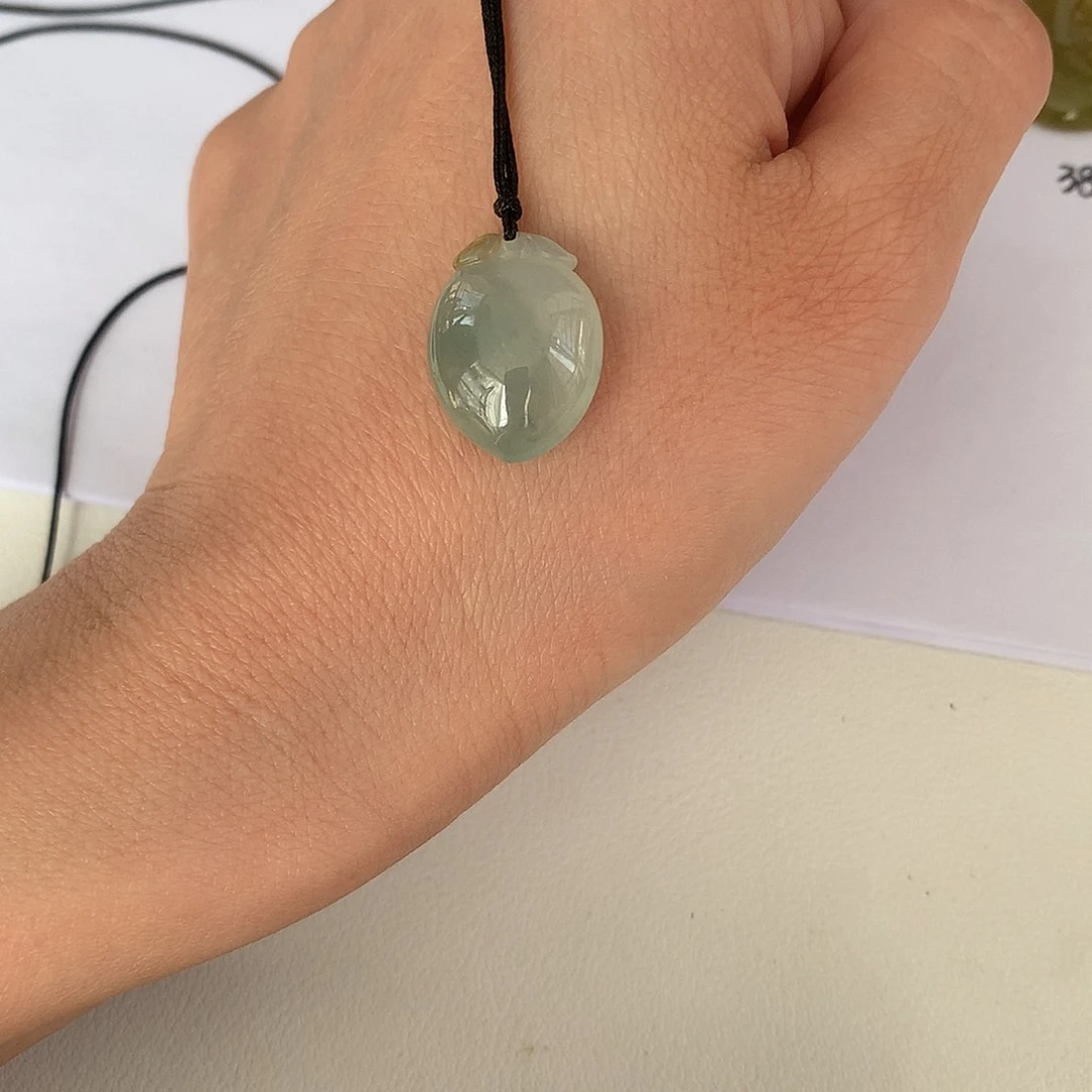 翡翠未镶嵌颈饰?***?桃子