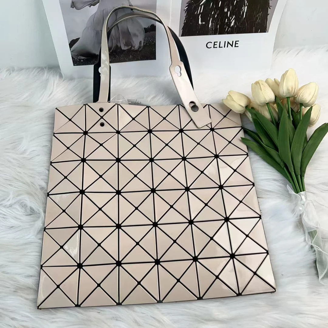 95新 Issey Miyake/三宅一生 三宅一生 米色六格单肩包