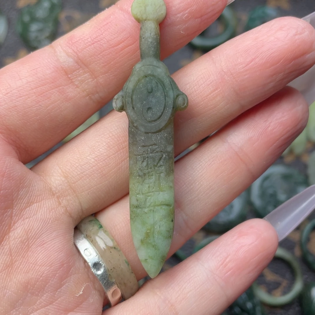 独山玉未镶嵌颈饰