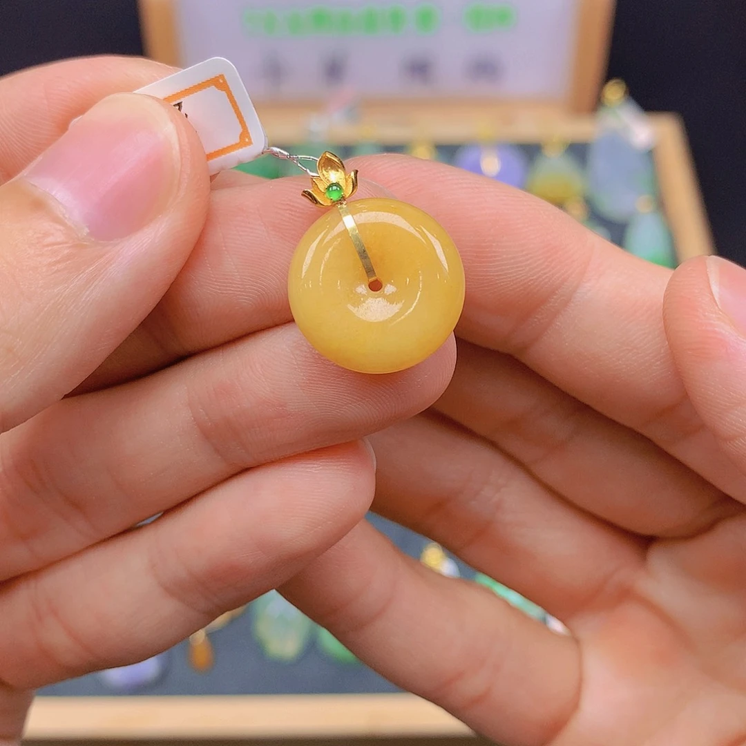 翡翠18K金镶嵌颈饰翡翠