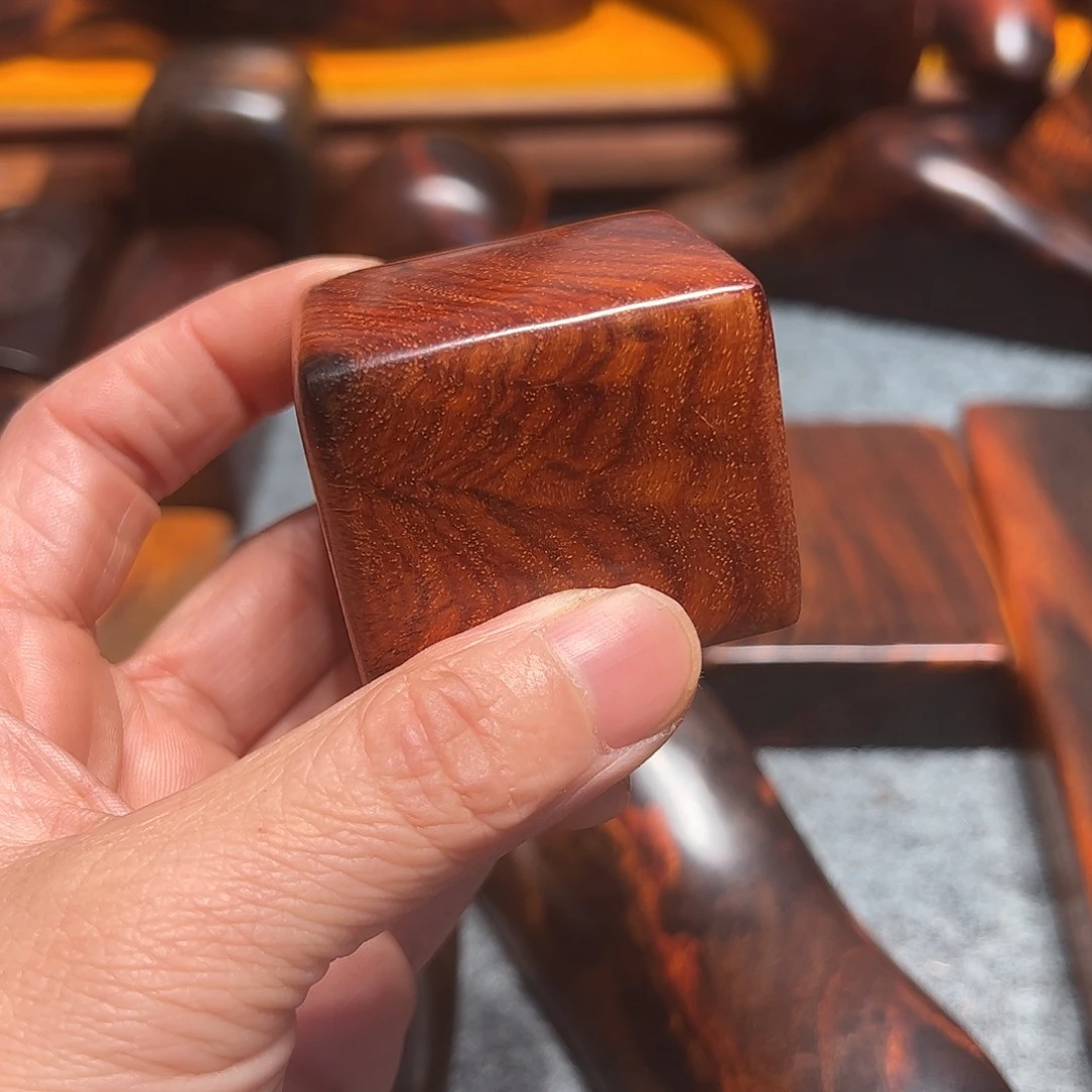 交趾黄檀（大红酸枝）都***慧