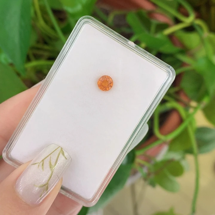 珠宝半成品未镶嵌石榴石（芬达石）郑*瘦1.01ct