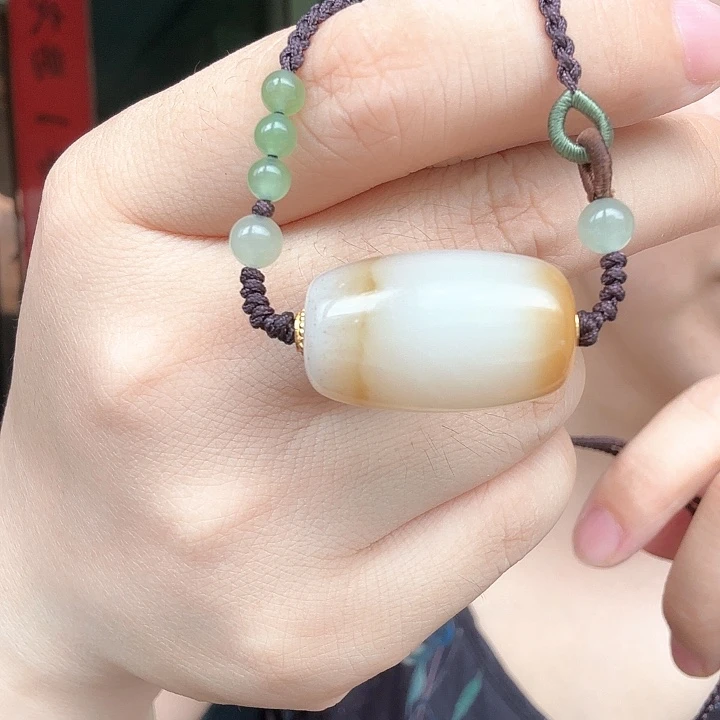 乐***妈和田玉未镶嵌颈饰