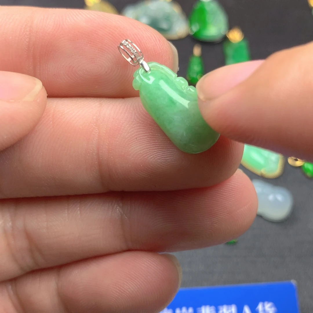 【闪购商品】颈饰18K金镶嵌翡翠翡翠