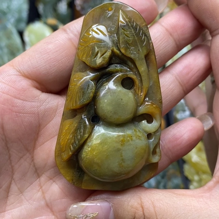 蛇纹石玉吊坠未镶嵌