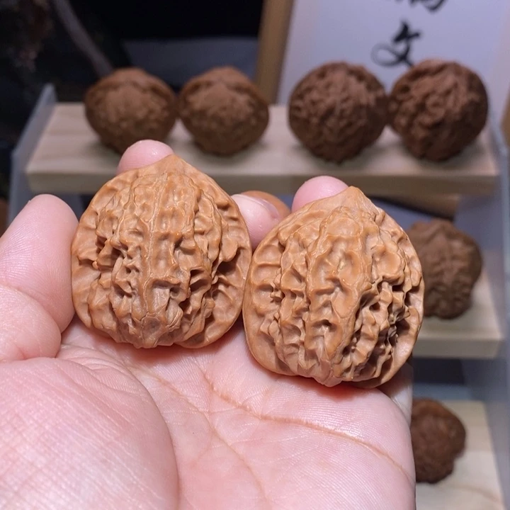 文玩核桃吊坠玲珑狮子头