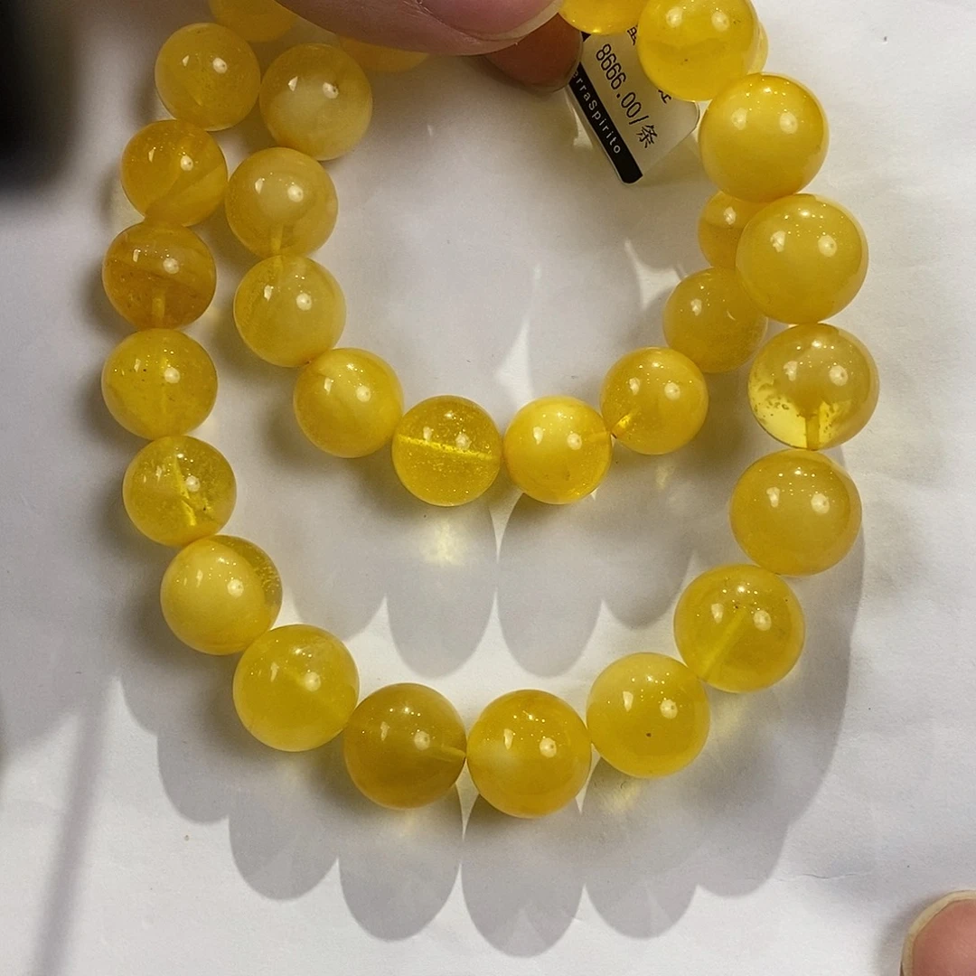 琥珀未镶嵌颈饰多人