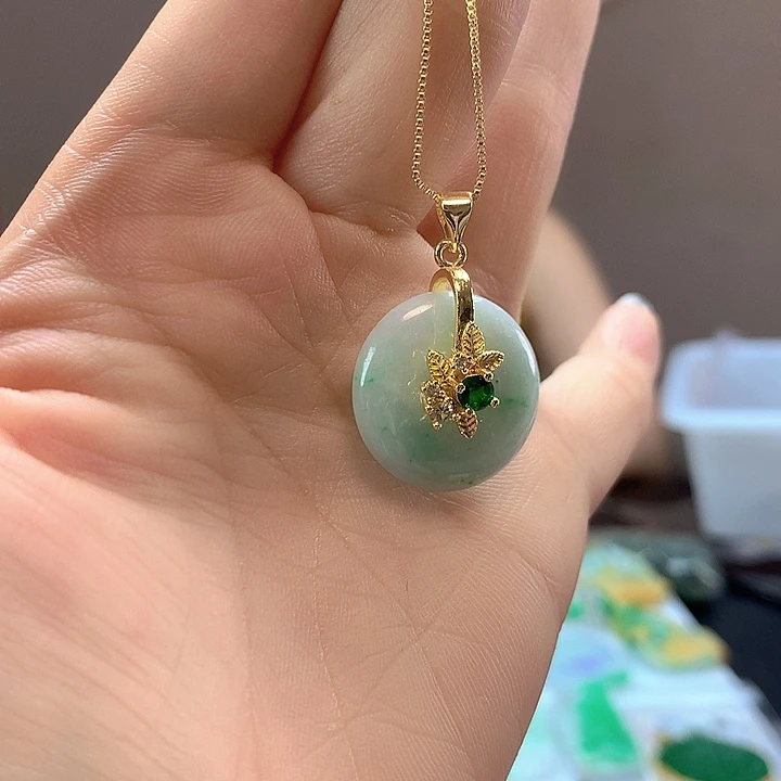 翡翠未镶嵌颈饰翡翠