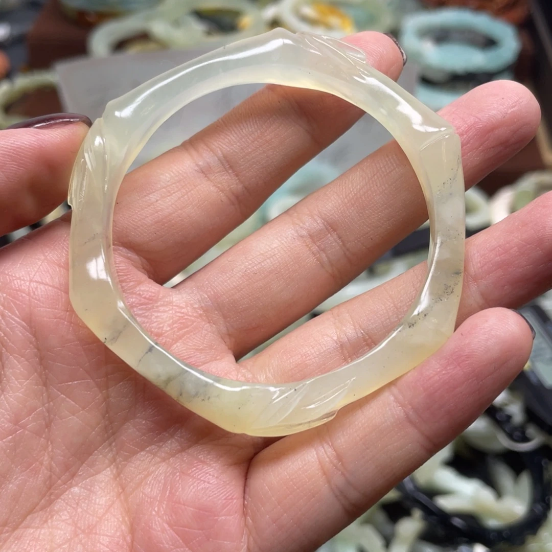 蛇纹石玉未镶嵌手镯