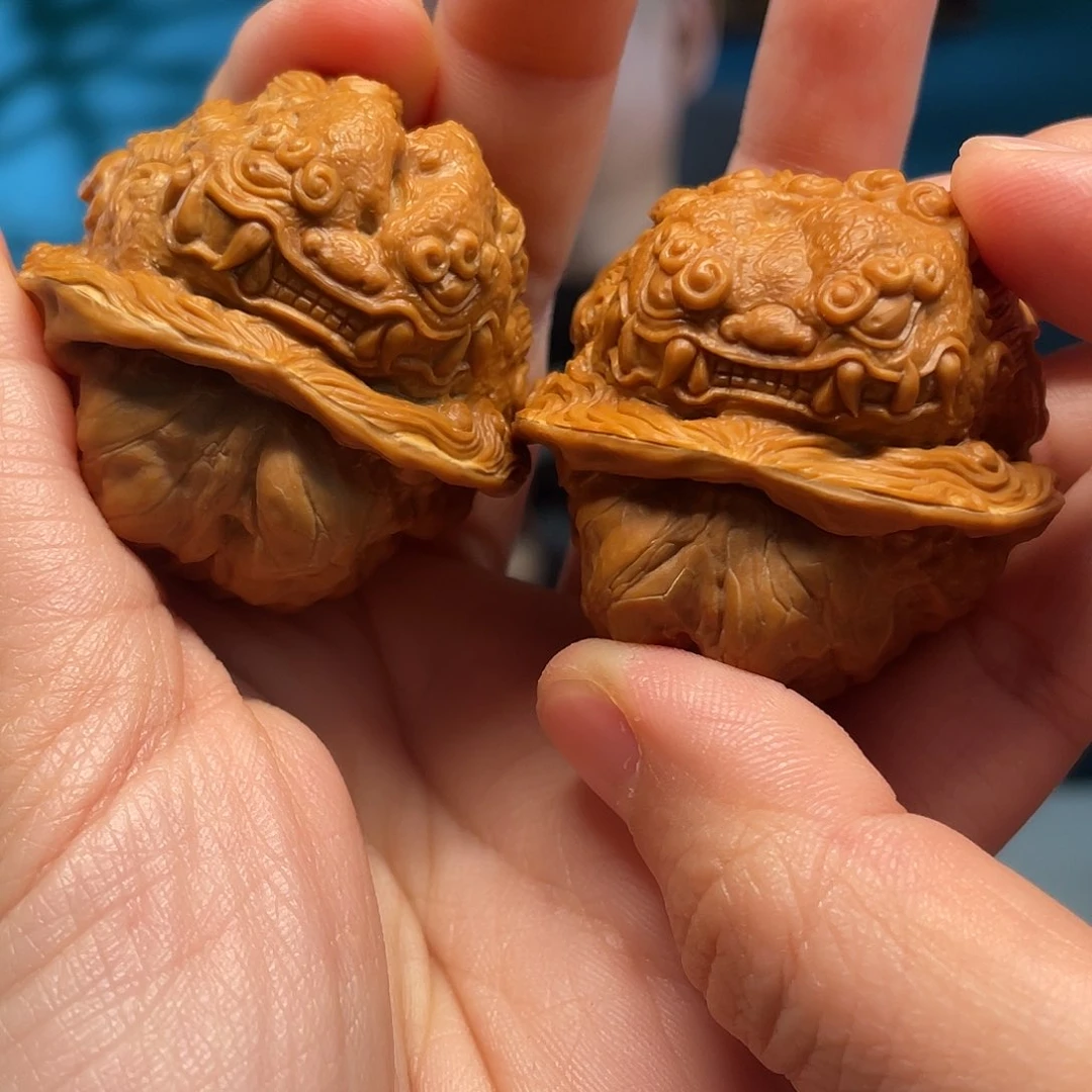 核桃雕刻唐狮核雕作品