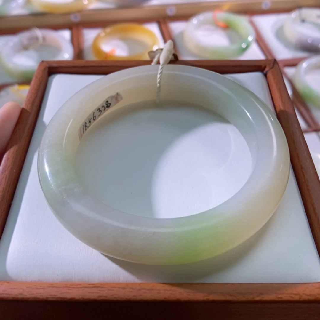 【闪购商品】未镶嵌手镯和田玉（翠青玉）