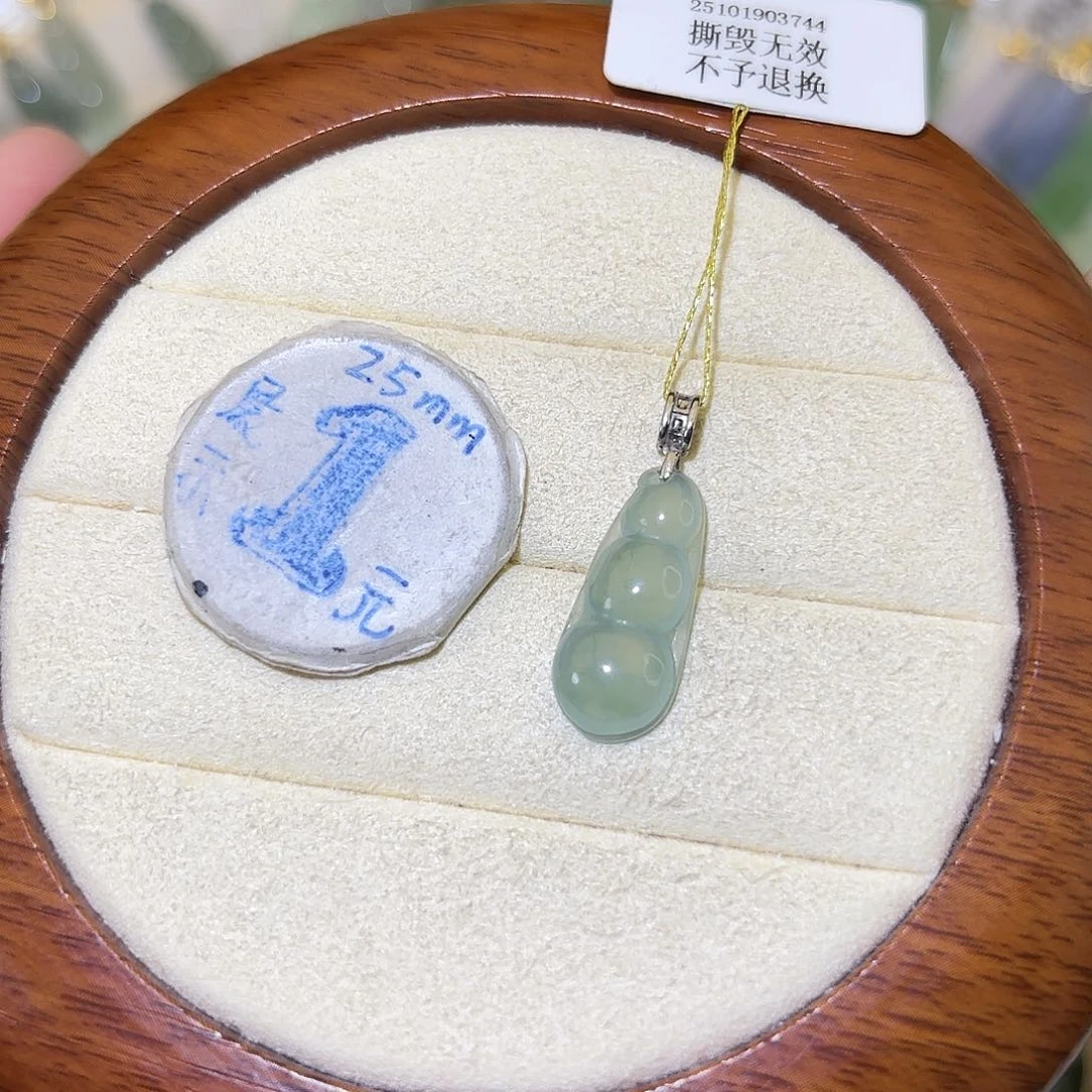 翡翠18K金镶嵌颈饰豆子