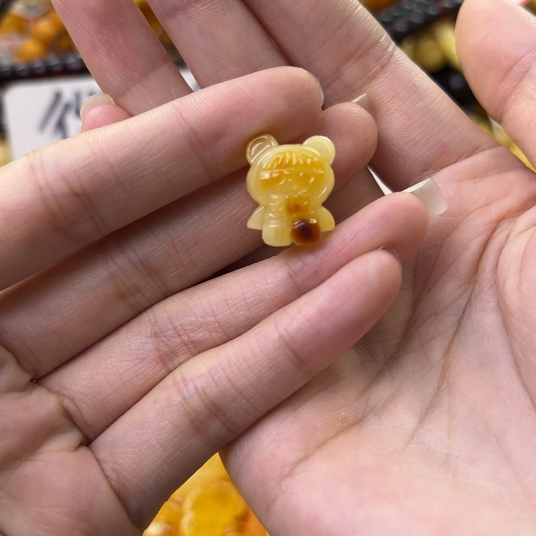 琥珀珠宝奇石未镶嵌