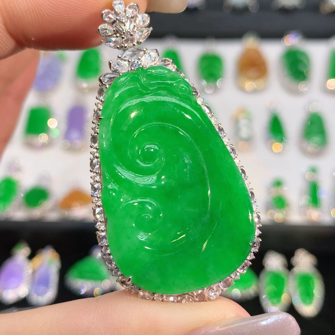 翡翠18K金镶嵌颈饰