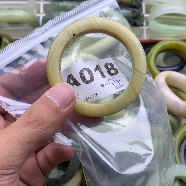 小****未镶嵌蛇纹石玉手镯