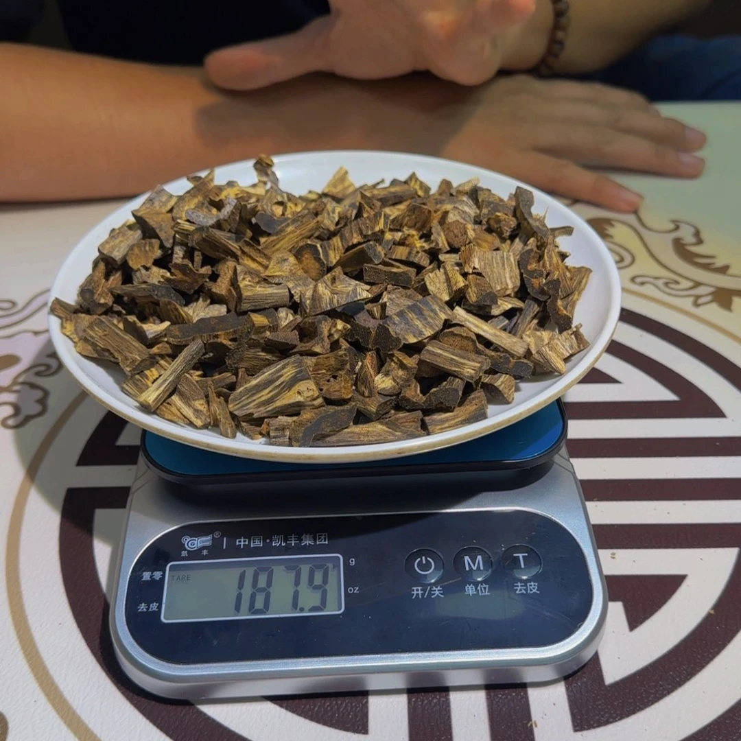 沉香碎屑沉香乌身圆叶大颗粒50克克克克