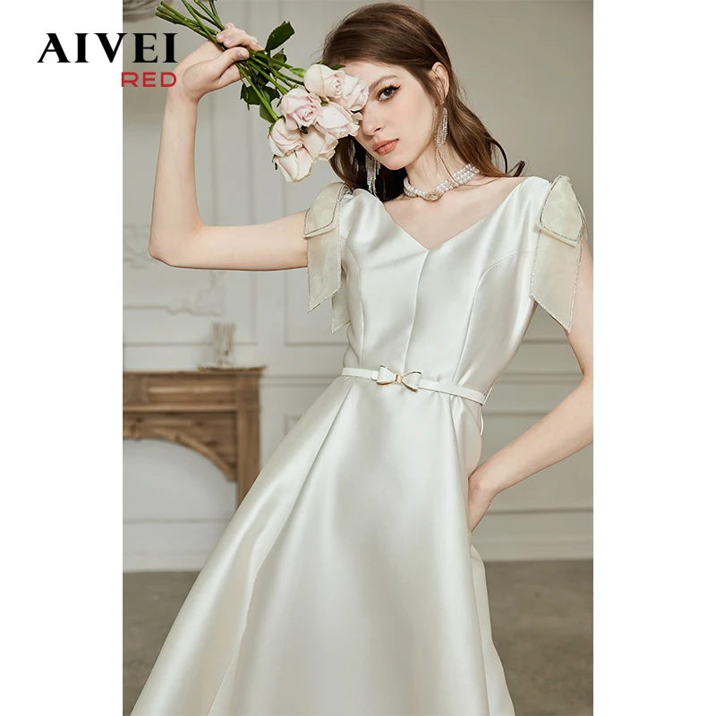AIVEI艾薇气质度假优雅V领吊带礼服轻奢Q036S057