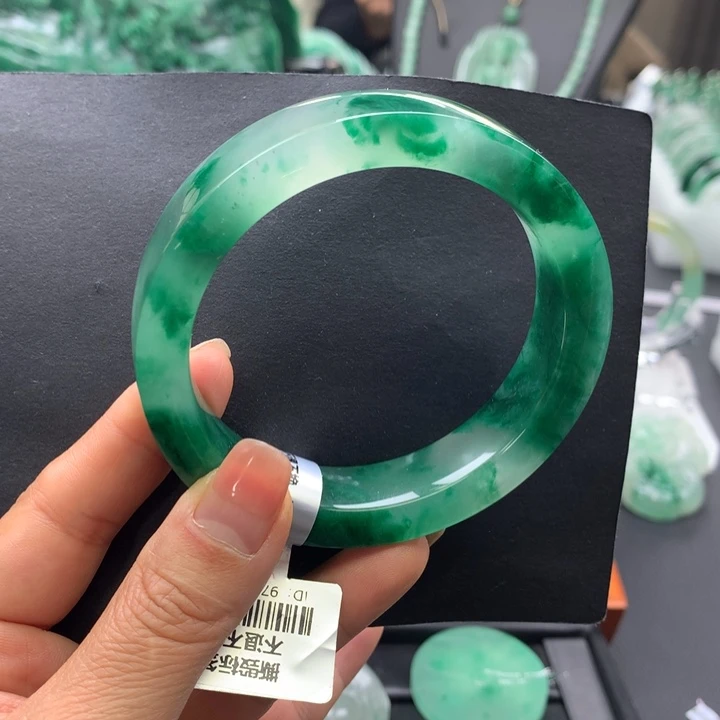 石英质玉未镶嵌手镯