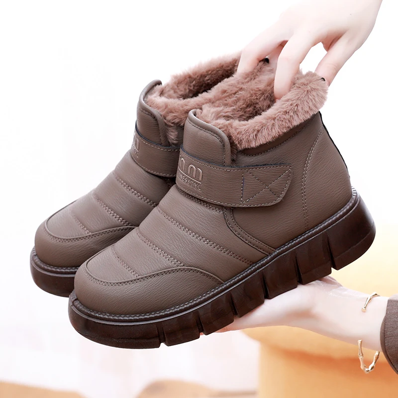 厚底雪地靴女2025新款冬季加绒保暖东北大棉鞋女短靴妈妈时尚棉靴