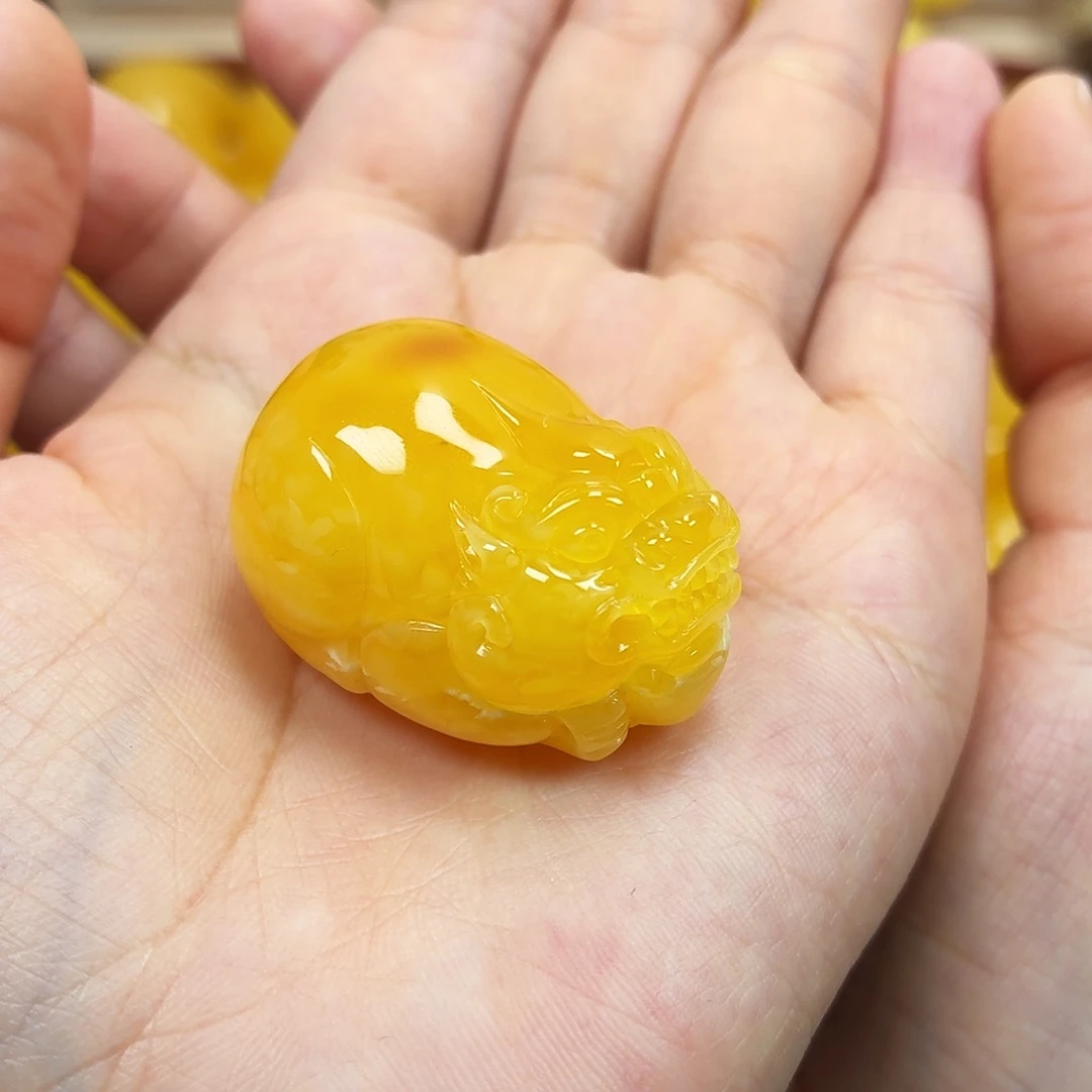 蜜蜡未镶嵌颈饰焦皮浓蜡妖花貔貅