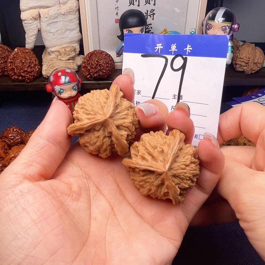 文玩核桃吊坠盘山三棱39