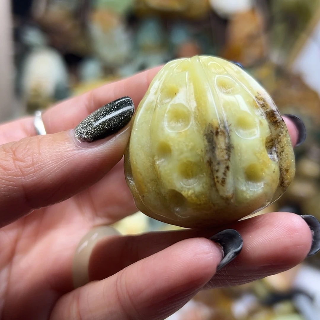 未镶嵌岫玉颈饰辽阳水草核桃不打眼