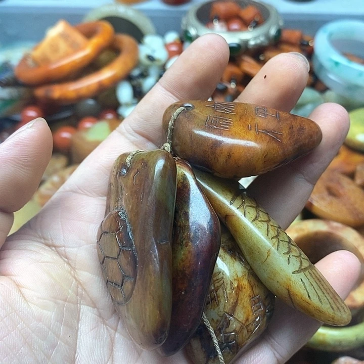 善***缘和田玉未镶嵌挂件