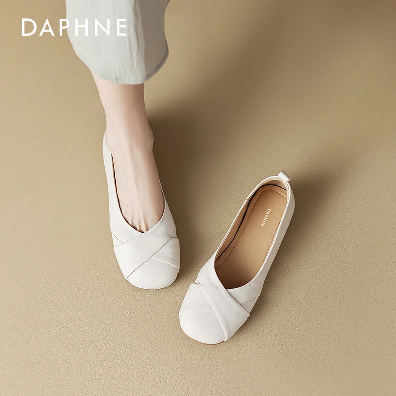 达芙妮方头单鞋女低跟2025新款平底真皮奶奶鞋软底豆豆鞋百搭皮鞋