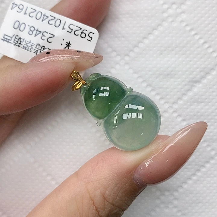 颈饰18K金镶嵌翡翠