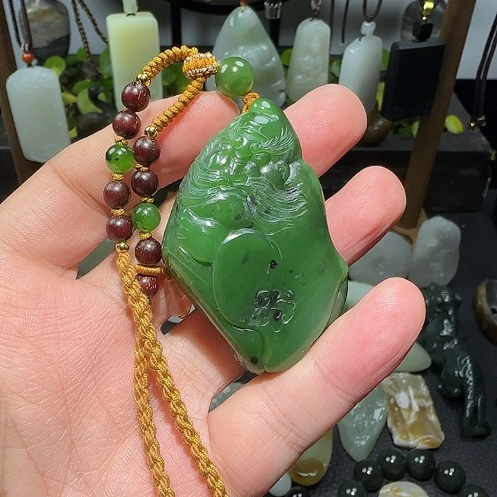 和田玉未镶嵌把件