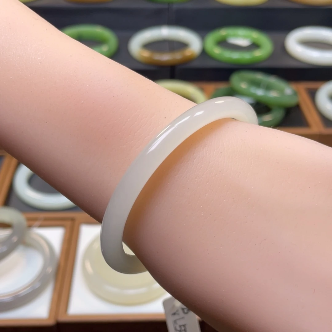 和田玉手镯未镶嵌56