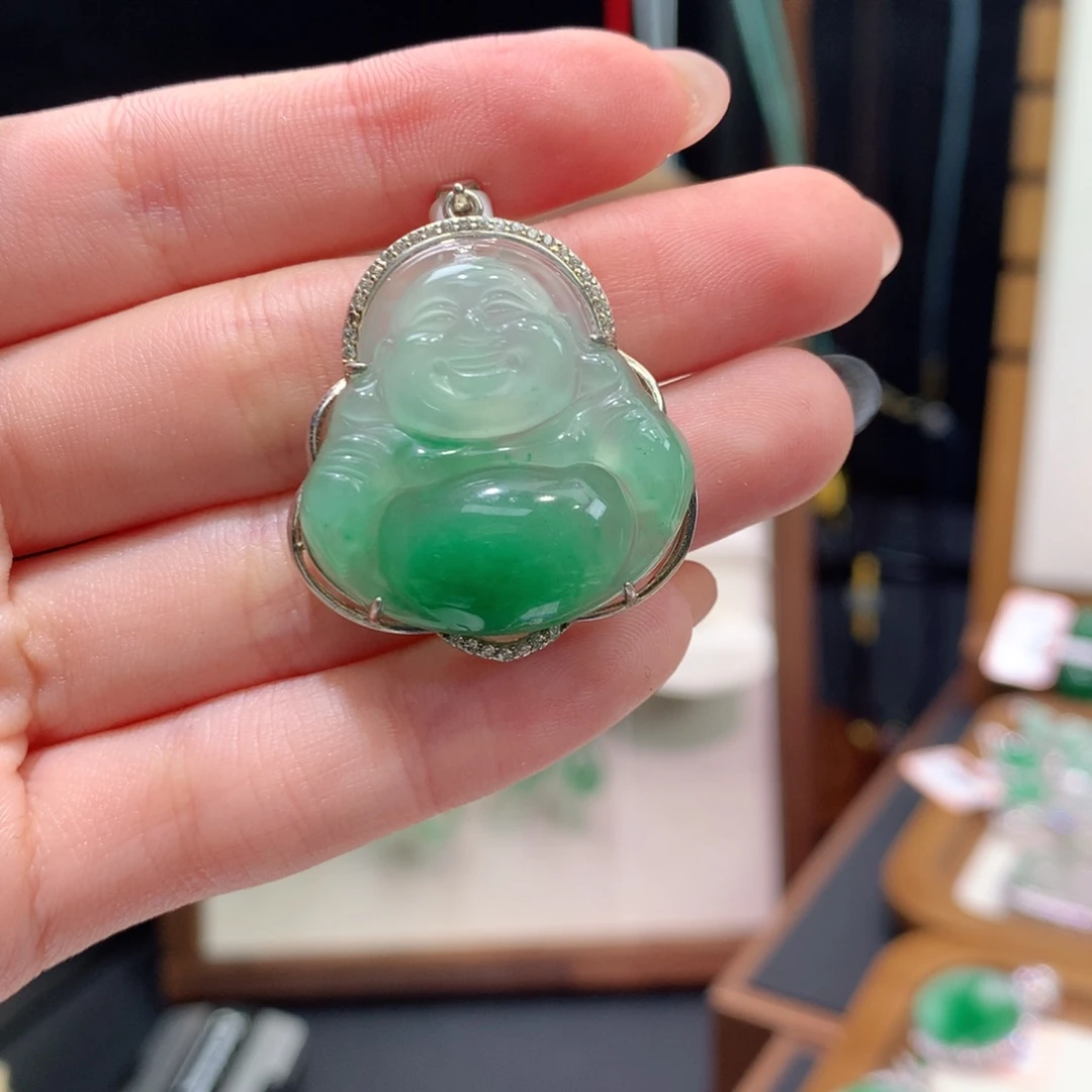 饺***记石英质玉（非洲翠）银S925镶嵌颈饰佛公